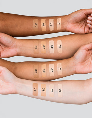 Braços de diferentes tons de pele com swatches dos cinco tons da Base Stick FPS 50 Hidrabene