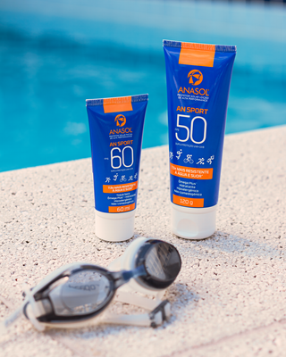 Protetores Anasol AN Sport FPS 60 facial e FPS 50 corporal na beira da piscina