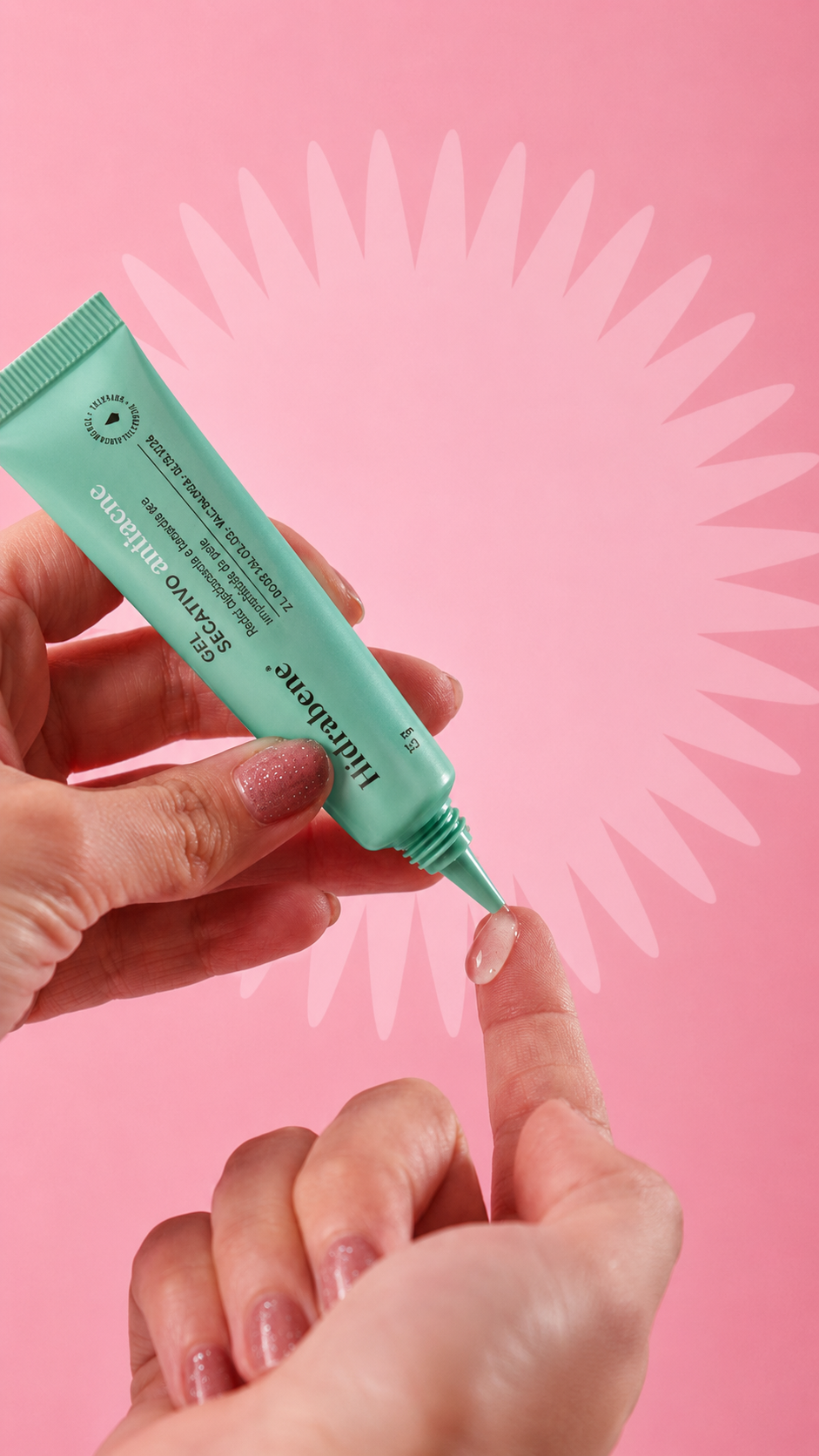 Aplicação do Gel Secativo Antiacne Hidrabene na ponta do dedo para uso pontual