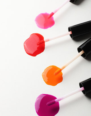 Aplicadores dos lip tints Hidrabene com gotas de cor rosa, vermelha, laranja e roxa